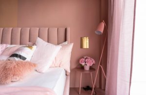 habitación rosa pastel