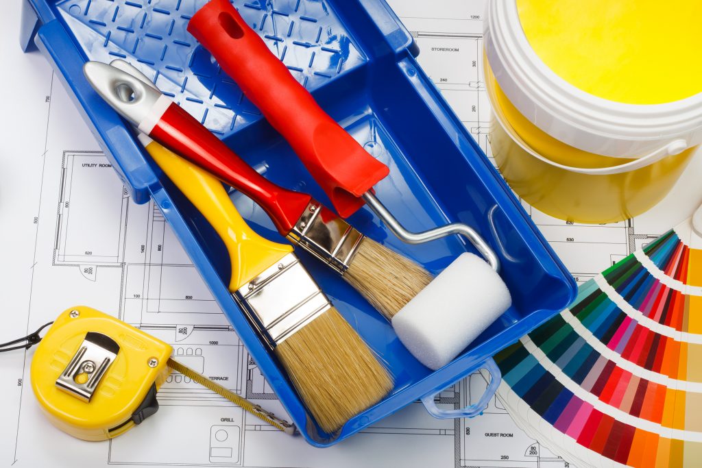 Estreno de casa: Pasos para pintar una pared nueva - Qroma
